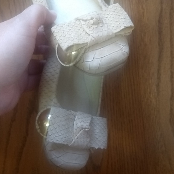 Stuart Weitzman ballet flat with large bow - Picture 4 of 4